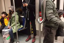 娱乐吃瓜酱地铁偶遇,娱乐吃瓜酱意外发现明星身影