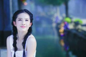 娱乐吃瓜刘亦菲,娱乐圈的“神仙姐姐”，美貌与才华并存，人生瓜料不断
