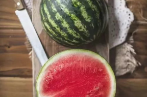 娱乐吃瓜封面怎么做,如何捕捉热点瞬间，引爆网络热议