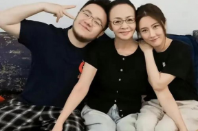 吃瓜娱乐八卦直播间爆料,娱乐圈幕后大事件，吃瓜群众齐围观！